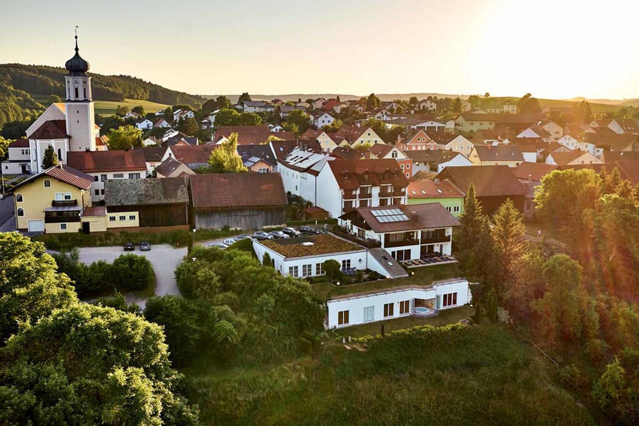 Zedernhof Gesundheits- & Wellnesshotel Stamsried Buitenkant foto